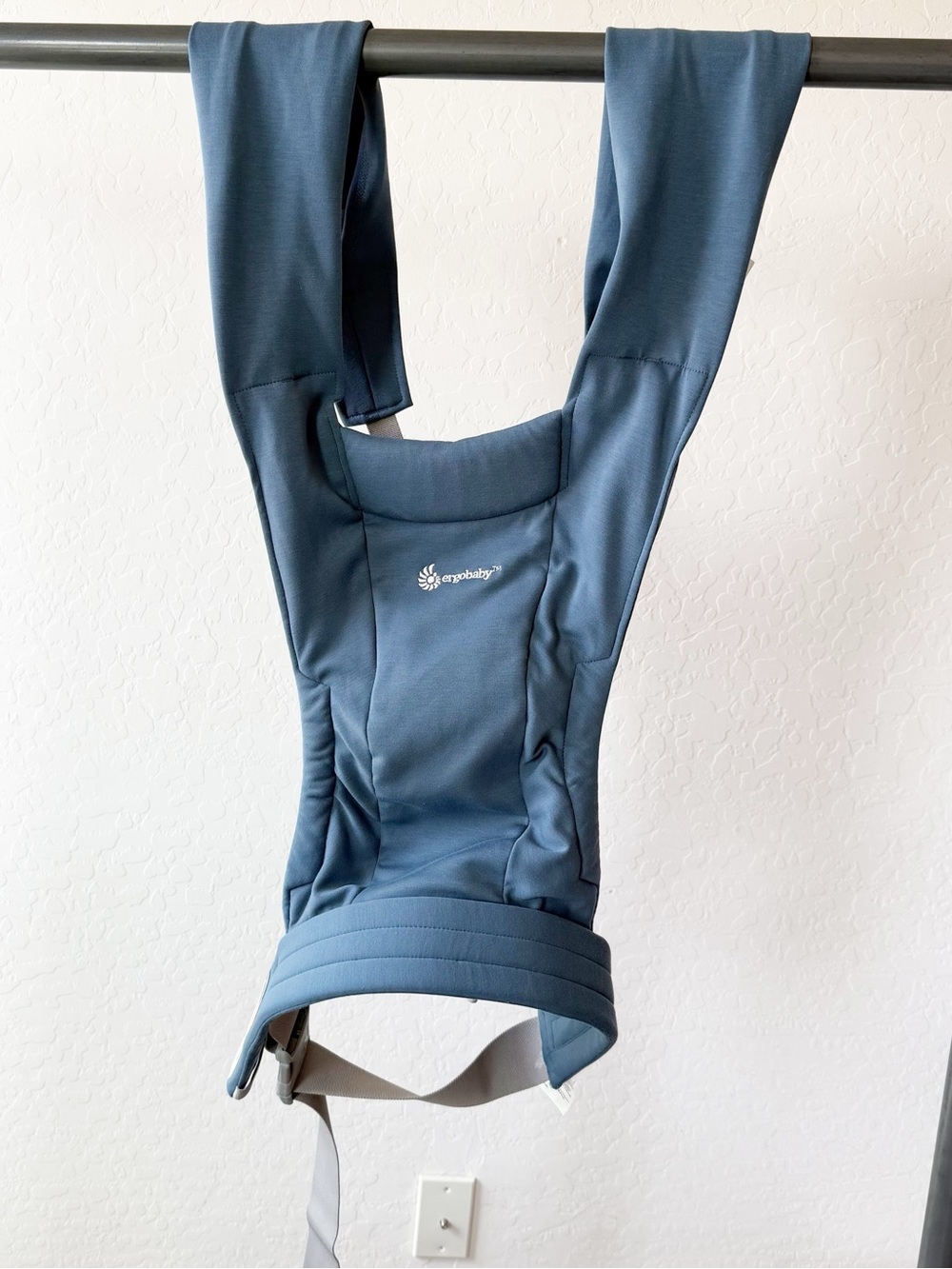 Ergobaby Embrace in Oxford Blue
